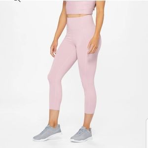 NWT Hylete Capri Active Leggings in Blush